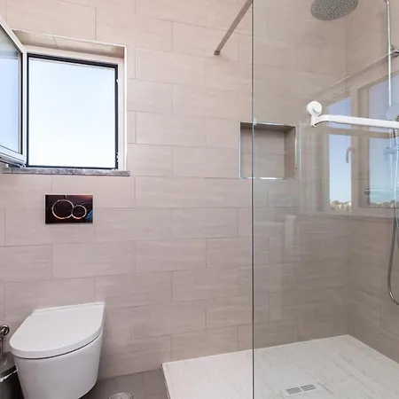 Looking To Landscape Sea View Private Pool Villa *