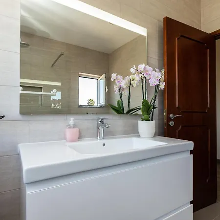 Looking To Landscape Sea View Private Pool Villa *