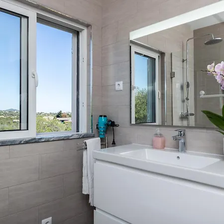 Looking To Landscape Sea View Private Pool *